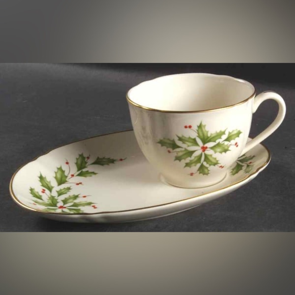 NIB  NWT LENOX Holiday Fluted Cup  and Dessert Plate Set